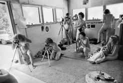 Joan E. Biren, Photographers at the Ovular, a feminist photography workshop at Rootworks, Wolf Creek, Oregon, 1980 © 2014 JEB (Joan E. Biren)